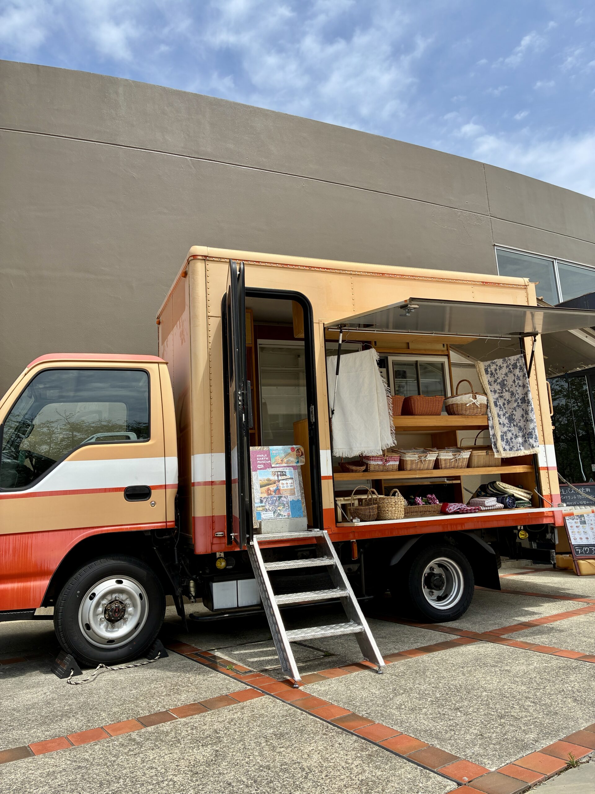 ピクニックセットの無料貸し出しやってます。